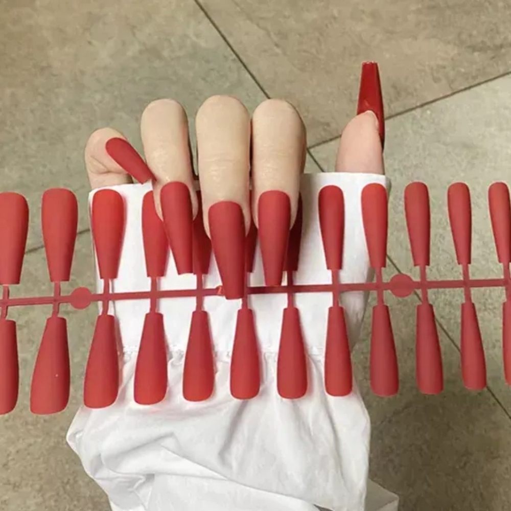 Set of 24 New press on nails, never used